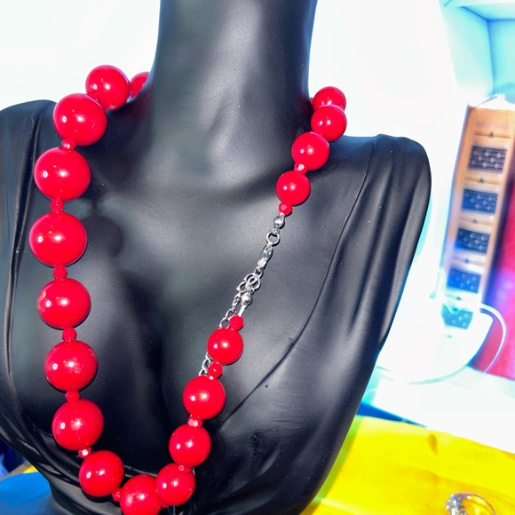 Chunky red beaded necklace - Picture 5 of 6
